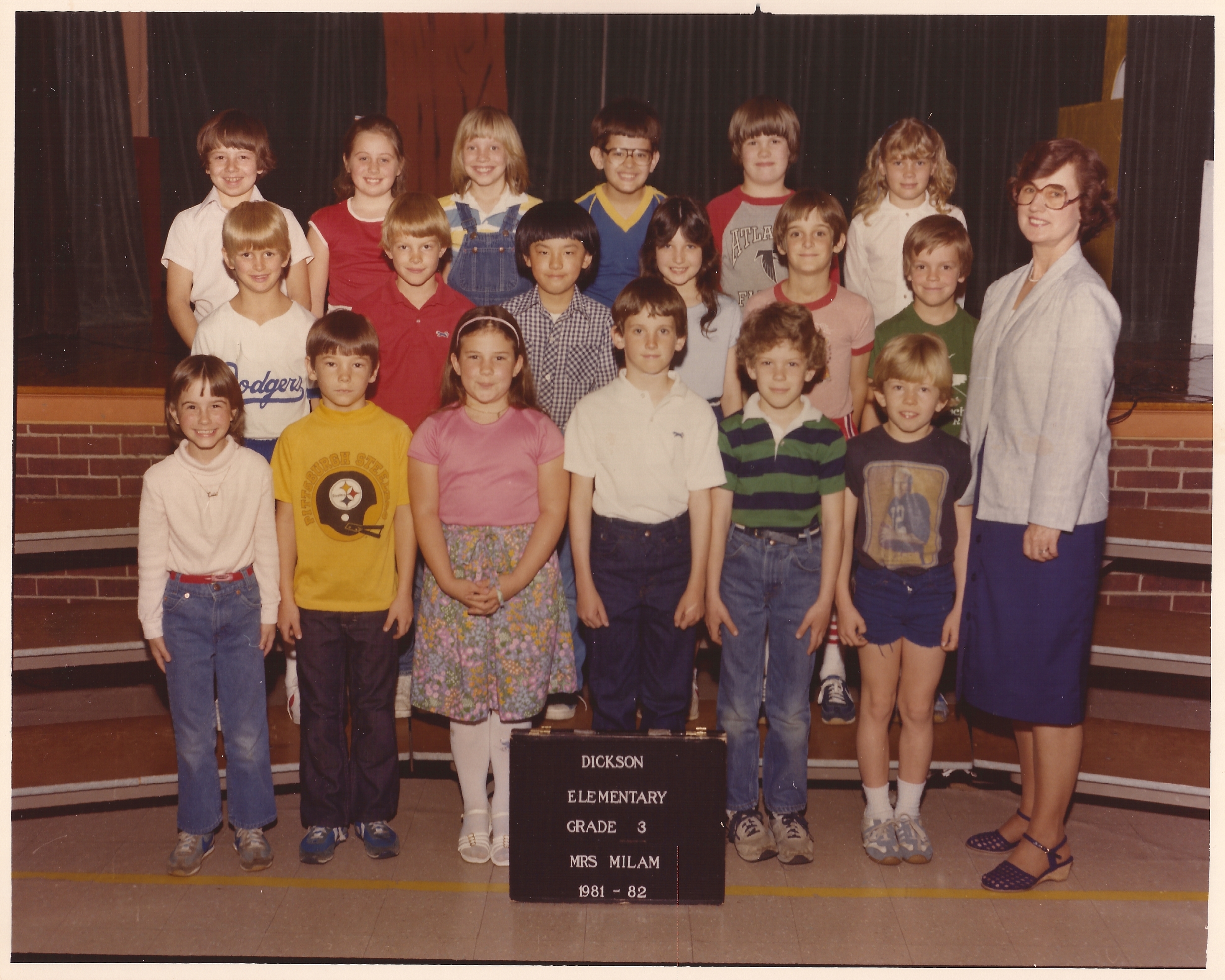 Dickson Elementary School : Kingsport Tennessee : Classes 1982 Grade
